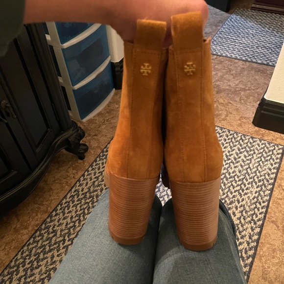 Tory Burch‼️‼️CARSON LUG SOLE ANKLE BOOT - Picture 7 of 7